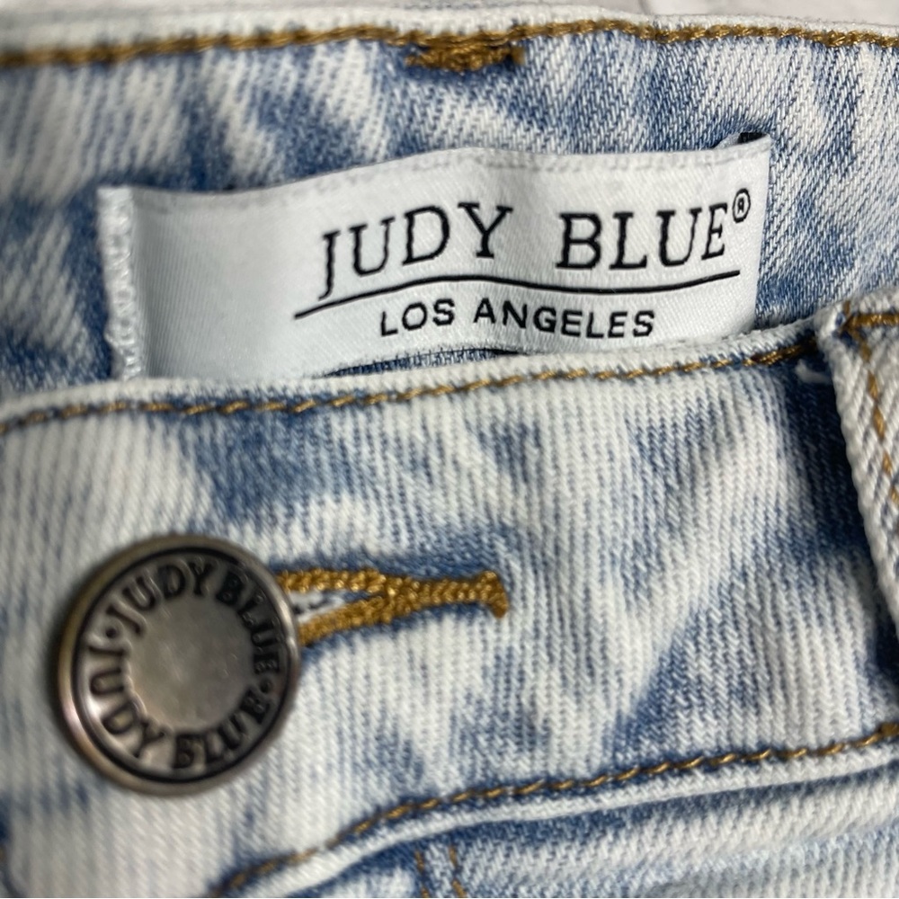 Judy Blue Faded Blue Denim Jeans size 13/31. Preowned. Slim fit. Acid washed. - Picture 2 of 12